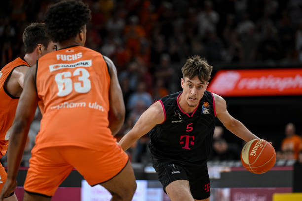 魅力四射的 魅力四射的