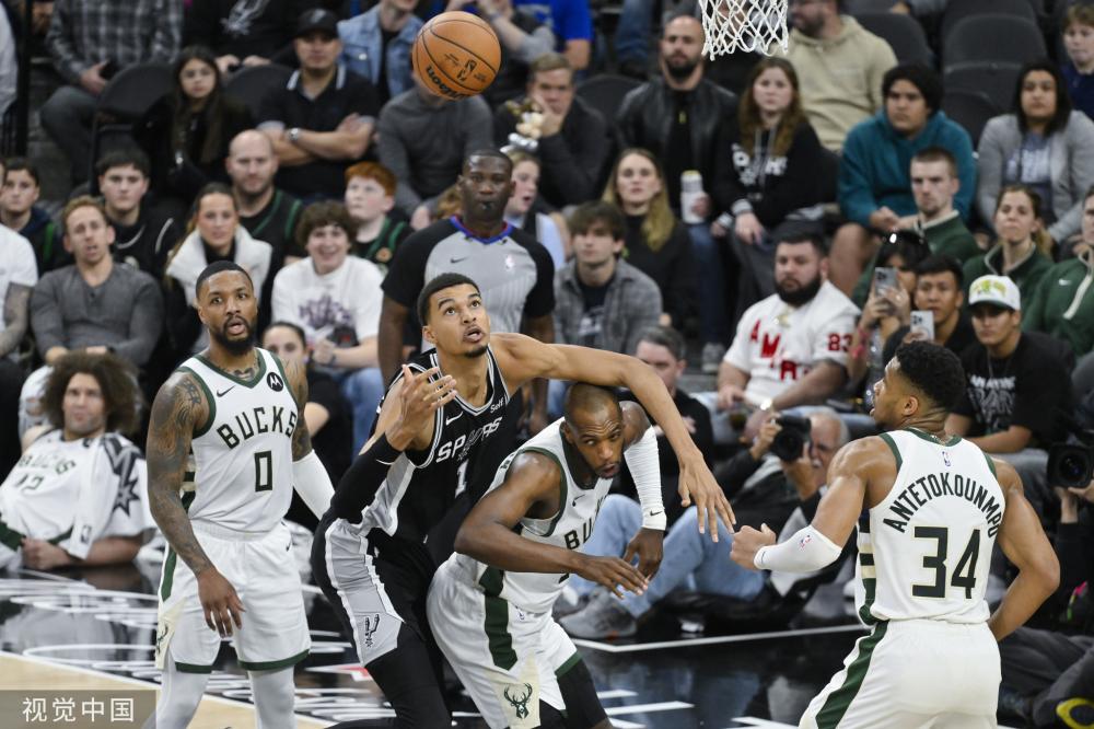 他与中场搭 他与中场搭